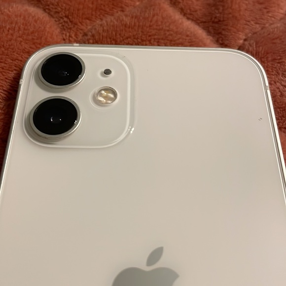 iPhone 12 mini - Picture 4 of 5